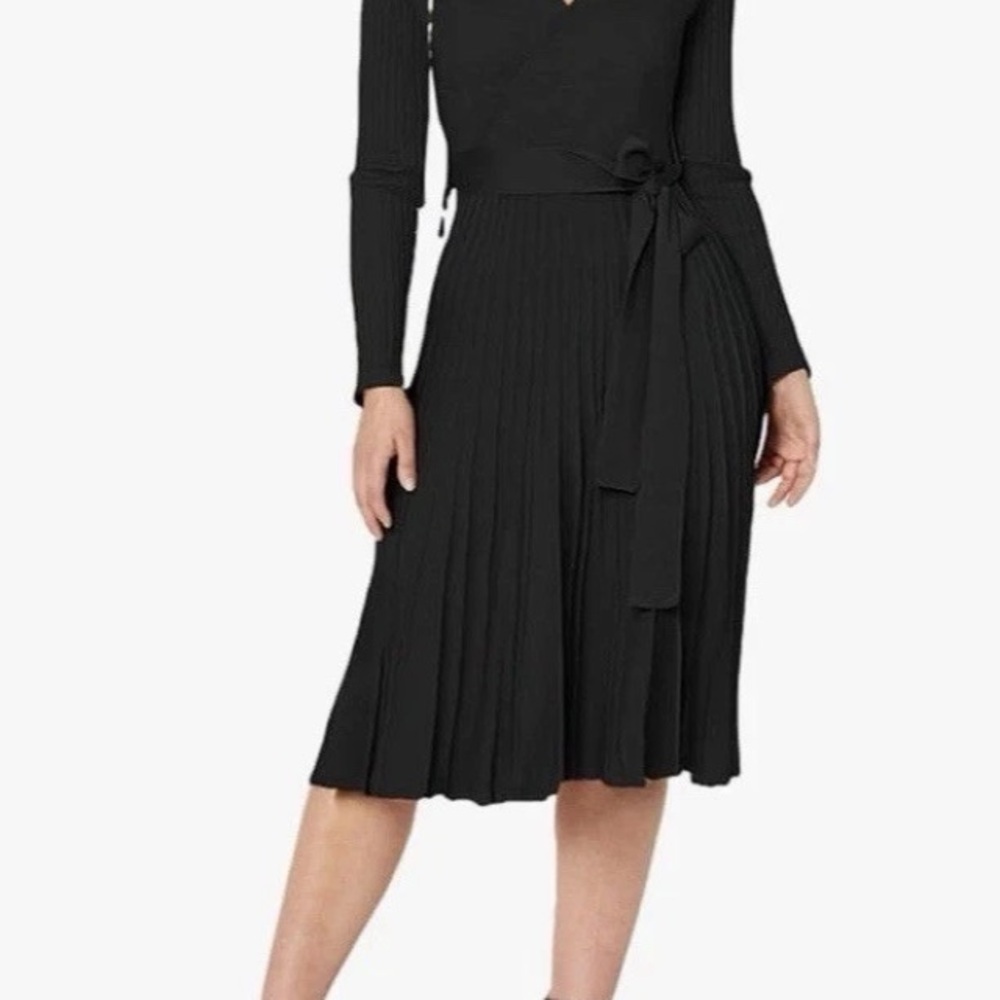 Below knee, Pleated Skirt, Elegant winter dress. EUC XL Black or (White)